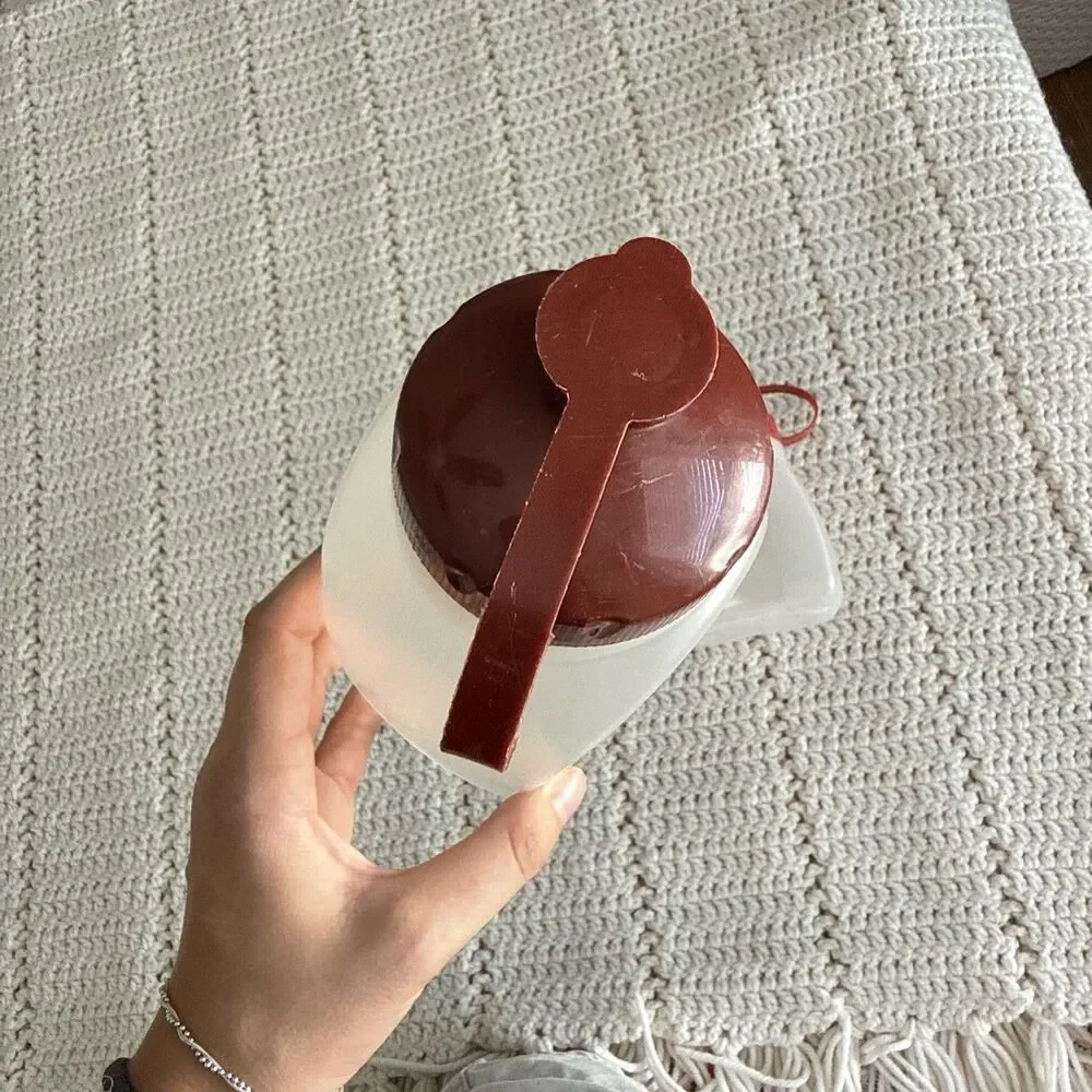 RUBBERMAID MixerMate Bottles #1C97 (32 oz) and #1C96 (16 oz) RED Maroon Pour Lid